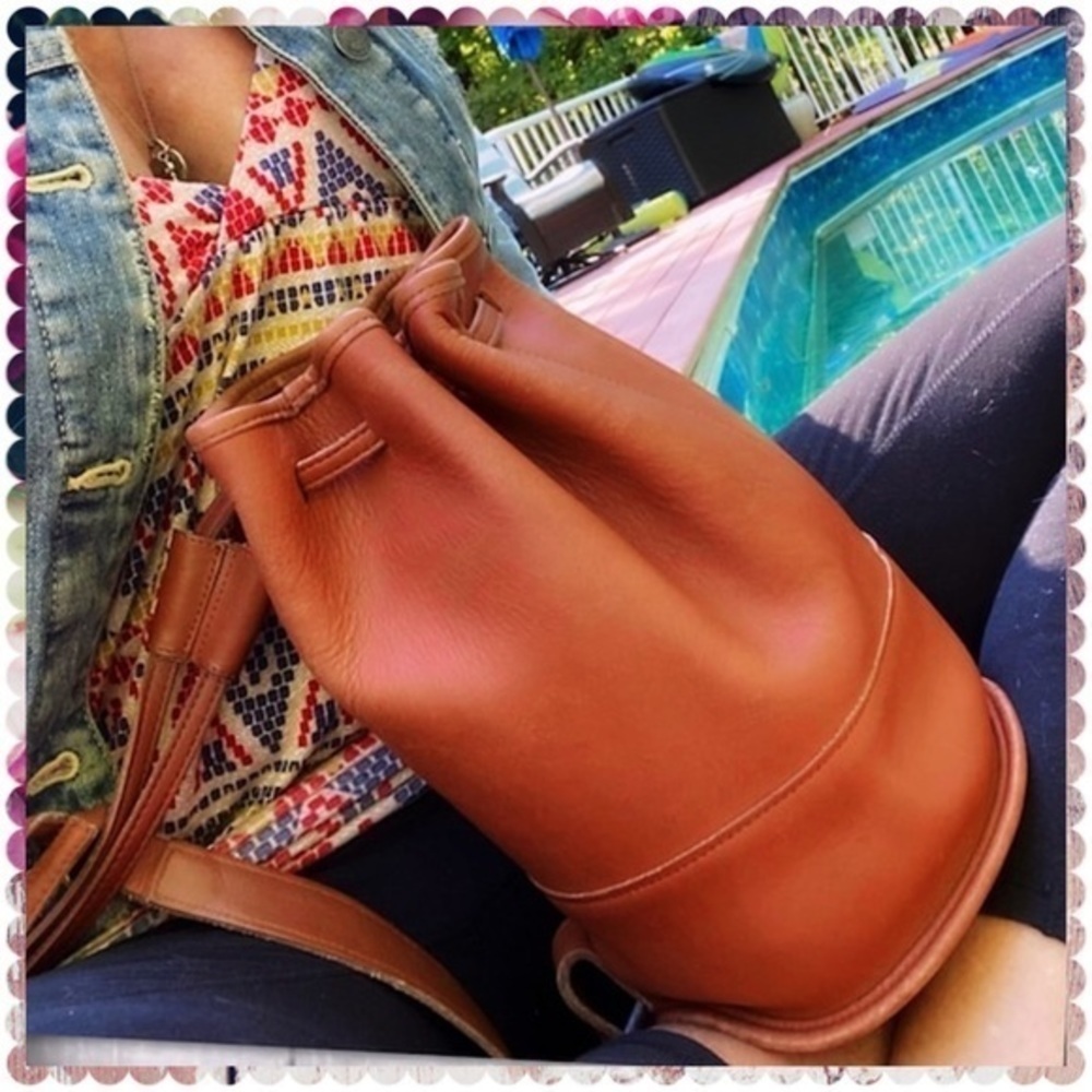 VINTAGE COACH RARE BIXBY CROSSBODY BACKPACK SLING BUCKET BAG BRITISH TAN 9984 - Picture 4 of 17